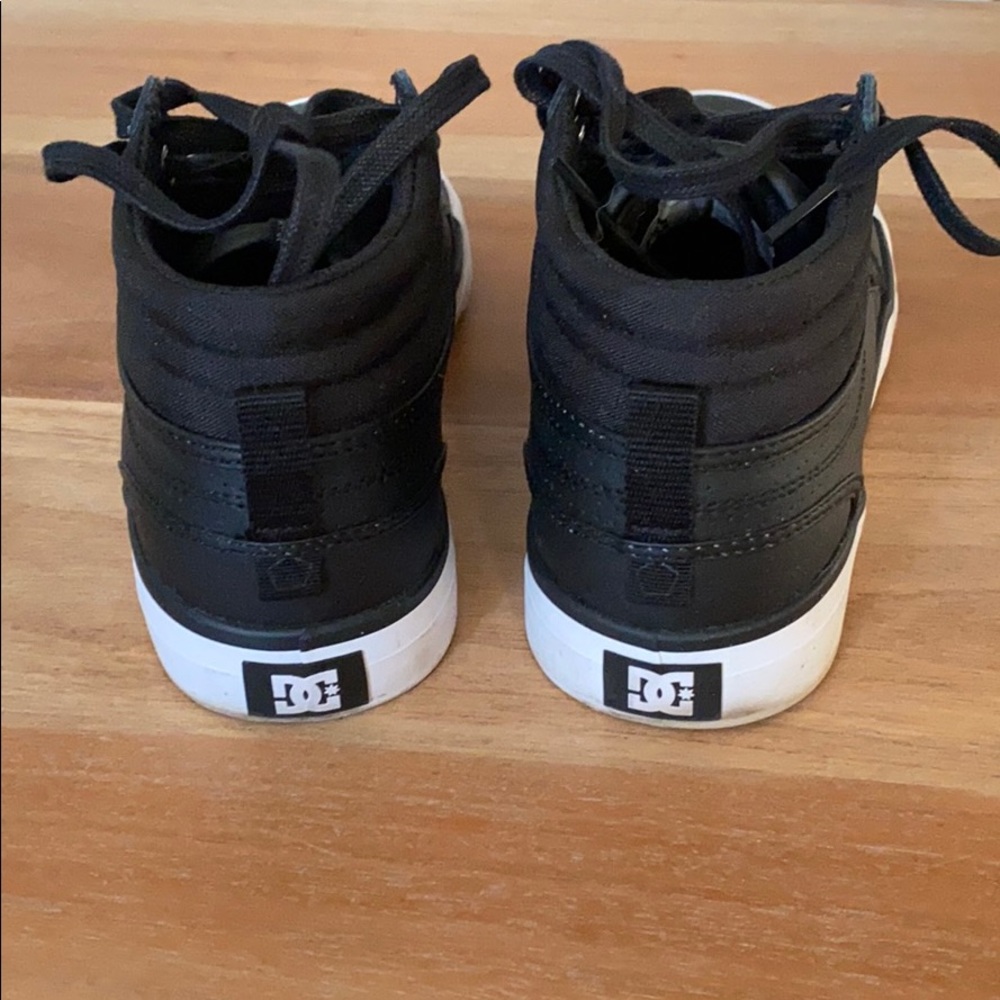 DC woman’s Evan Hi sneakers